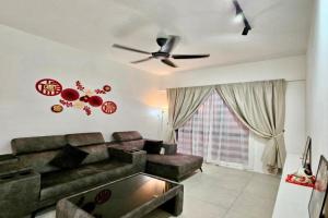 Spacious 2 BR near Boulevard KCH Apartments, Kuching