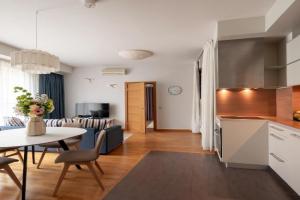 Charming Seaside Apartment, Jurmala