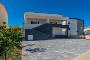 Apartment Mutak, Vir