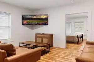 Walk to! 12 Bedrooms!, Niagara Falls
