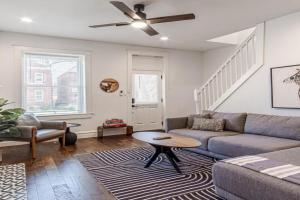 Ann Avenue Spacious 3BR Home with Games, Yard and Near Downtown Guest house, Saint Louis