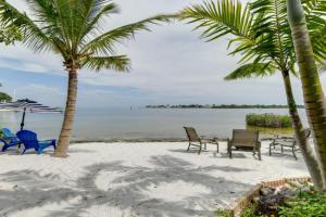 Private Beach and Outdoor Oasis Home in St Pete! Guest house, Saint Petersburg