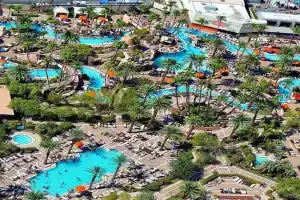 MGM Signature - NO FEEs, Free Valet, Lazy river View Apart-hotel, Las Vegas