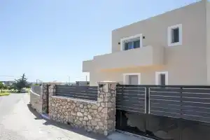 Twin Villas, Gennadi