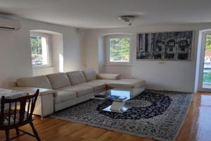 Apartment in centre of, Milna