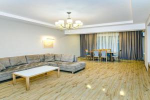 Park Azure Modern Apartment by Housing, Baku