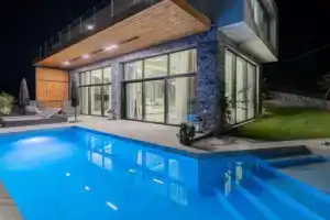5 bedrooms 5 bathrooms LUXURY House with pool, Polykhrono