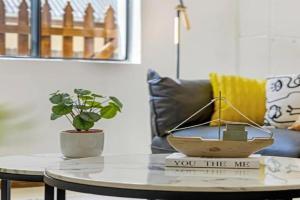 Cheerful Two Bedroom house, Sydney