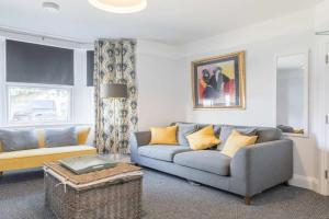 Modern 4-Bedroom Detached Home in Central with Parking, Cambridge