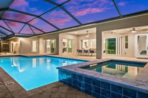 Casa Palma - 5 Min to Beach, Heated Pool, Hot Tub, New Build, Marco