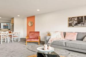 Well-styled Vibrant 2 Bed Home Guest house, Auckland
