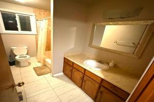 Homestay Near Victoria Park- FREE WIFI & PARKING-TOP LOCATION, Kitchener