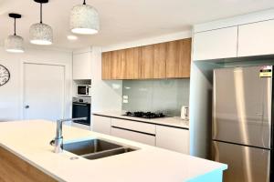 Newly Built 3 BDMs Besides Chartwell Shopping Mall Guest house, Hamilton