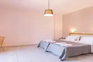 Garden Budget Rooms, Ypsos