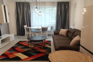 Rayzen apartament, Saints Constantine and Helena