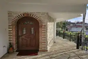 Veronika Apartments, Ceparo