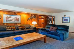 Horizons 4 - Pool & Hot Tub Access Guest house, Mammoth Lakes