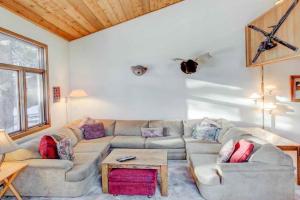 Winterset #01 Condo Near Year-Round Fun Guest house, Mammoth Lakes