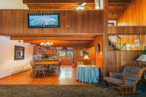 Winterset #02 Shared Hot Tub & Pool Guest house, Mammoth Lakes