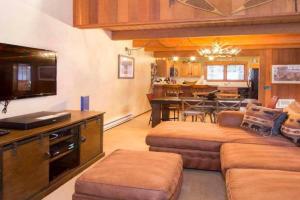 Winterset #28 Shared Hot Tub & Sauna Guest house, Mammoth Lakes