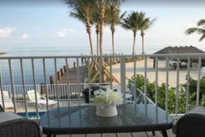 #7 Waterfront 4bed 3bath Pool Home Guest house, Marathon