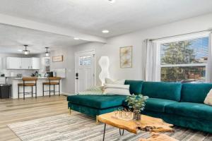 Game Room Retreat with Firepit and Gym, Sleeps 12, Indianapolis