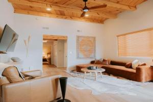 Desert Sunset-Private Hot Tub-Pet Friendly-No Pet Fee! Villa, Albuquerque
