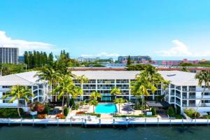 Boca Waterfront with Pool, Gym, Parking and Short Walk to the Beach Apartments, Boca Raton