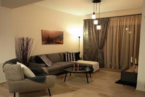 Kelly's blooms & stone Apartments, Nafpaktos