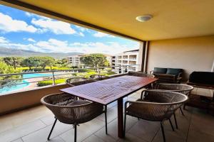 Apartment with pool view Salina Bay, Porto-Vecchio
