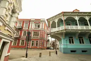 Old 1BR Charming Apartment - by Wehost, Tbilisi