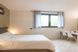 GuestHost - Spacious studio at 800 m from Borghi station, Como