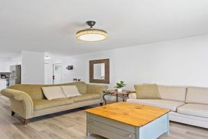 Near Ft Myers Beach Charming spacious 2BD Apartments, Cape Coral