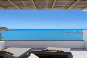Costa Blu mare Apartments, Haraki