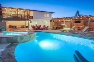 4BR Retreat - Pool Bar Play Area - Walk to Beach Guest house, Oceanside