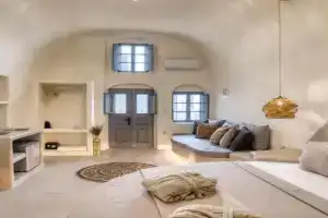 Panoramic Villa in with Stunning Views, Akrotiri