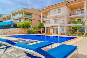 Stunning Modern Duplex Apartment in Central, Kalkan