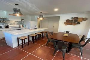 Martin Mill, Santa Fe Inspired Bungalow, 5 minutes to downtown Guest house, Knoxville