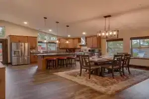 Silver Pines - Ski or Summer 30 plus day home Guest house, South Lake Tahoe