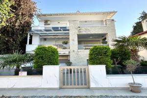 Marko's Place Apartments, Hanioti