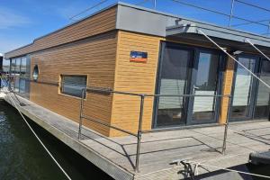 Hausboot Tollow Hotel, Stralsund