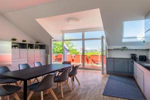 Sky Loft - moderne Dachwohnung mit Terrasse und Blick aufs Rathaus Apartments, Leipzig