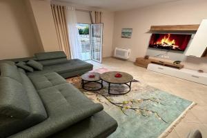 Cozy and Modern 1BR with Full Kitchen Apartments, Tirana