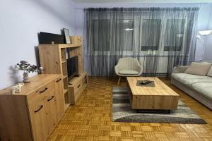 Apartman 3R, Kraguyevats