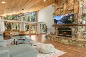 Pinewood Lodge - Backs to Forest - Near Downtown!, Flagstaff