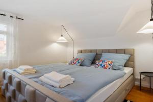 LubuNest3 Terrasse mit Grill & eigenem Parkplatz Apartments, Ludwigsburg