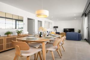 Stylish 2BR Pool & Balcony Apartments, Mijas