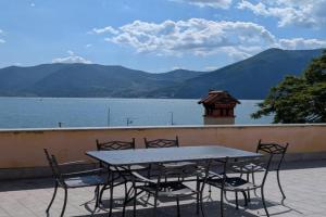 Attico Vittoria Guest house, Marone