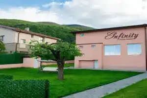 Kshcha Infiniti Luks i Uyut, Vpleteni v Spomeni Guest house, Panichishte