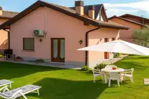 Casa Rudy, Villa on Lake Como, Colico